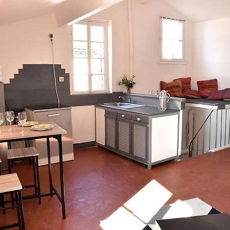 Lovely Flat In The Heart Of The Medieval City Hyères Екстериор снимка