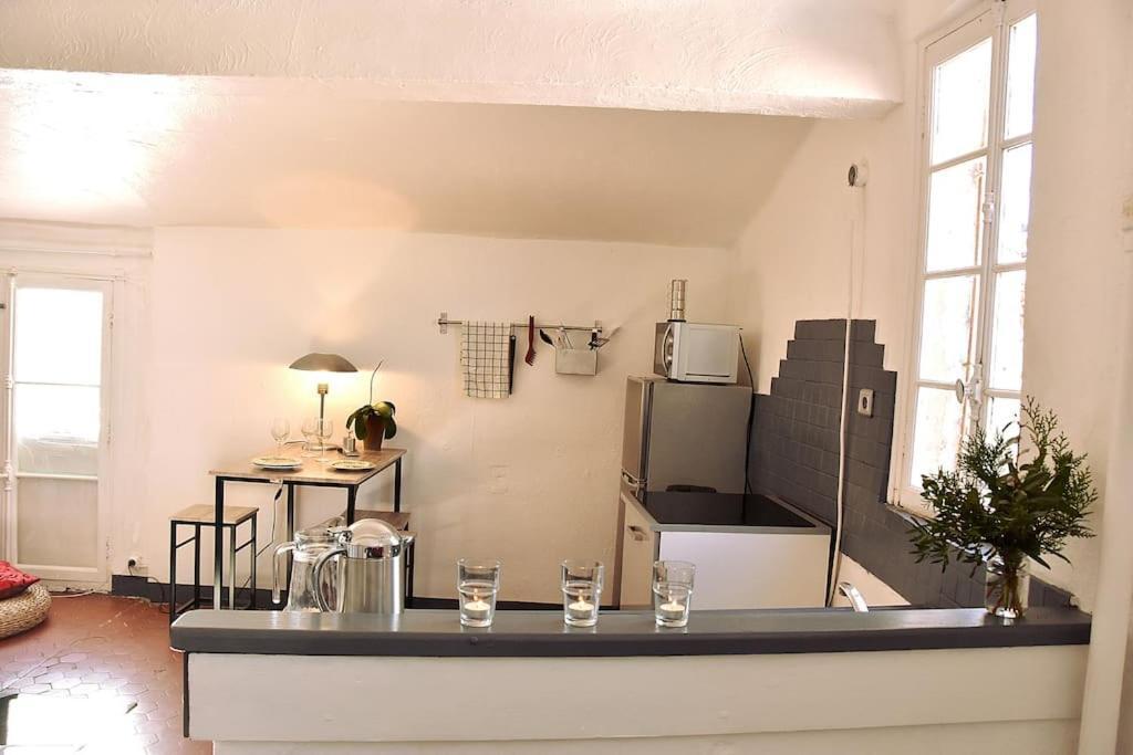 Lovely Flat In The Heart Of The Medieval City Hyères Екстериор снимка