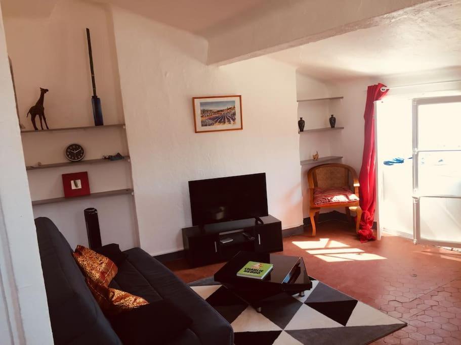 Lovely Flat In The Heart Of The Medieval City Hyères Екстериор снимка